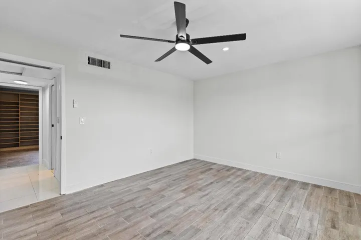 453a0557