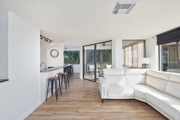 Kitchen/Living area