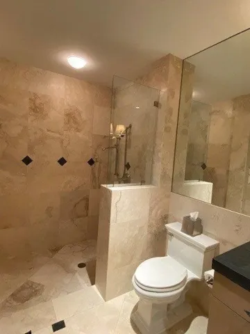 131-Main-Floor-Liz-Bathroom (002)