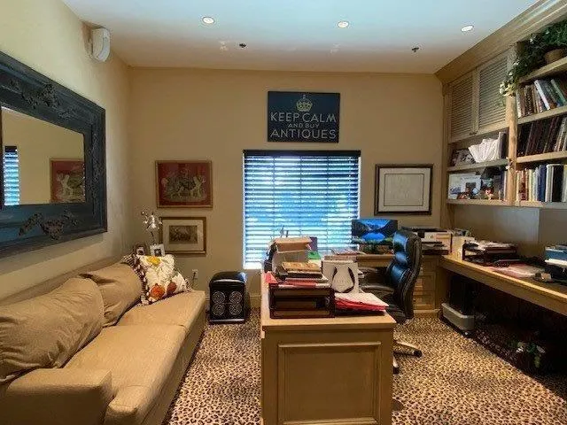 126-Main-Floor-Liz-Office (002)