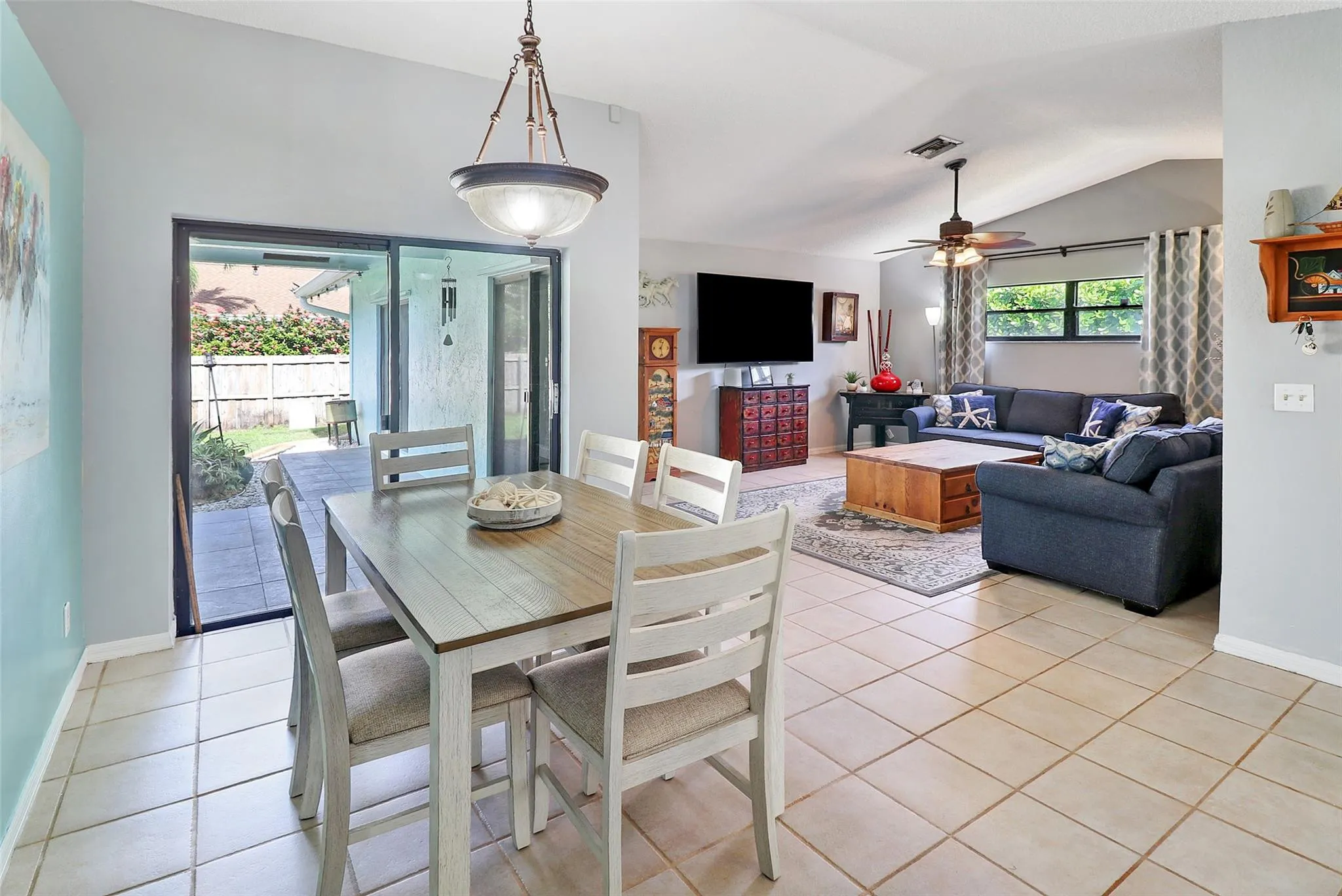 dining and living sliding doors to the yeard