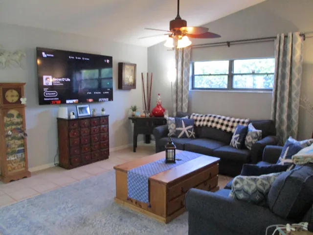 living room open and spacious
