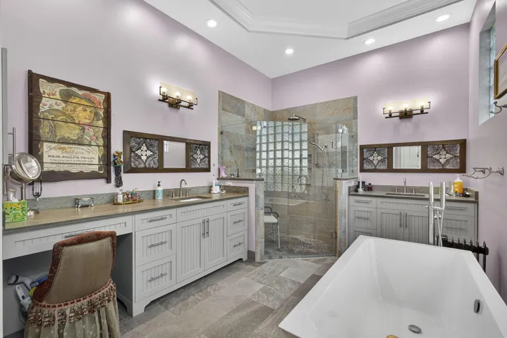 Upgraded primary bath
