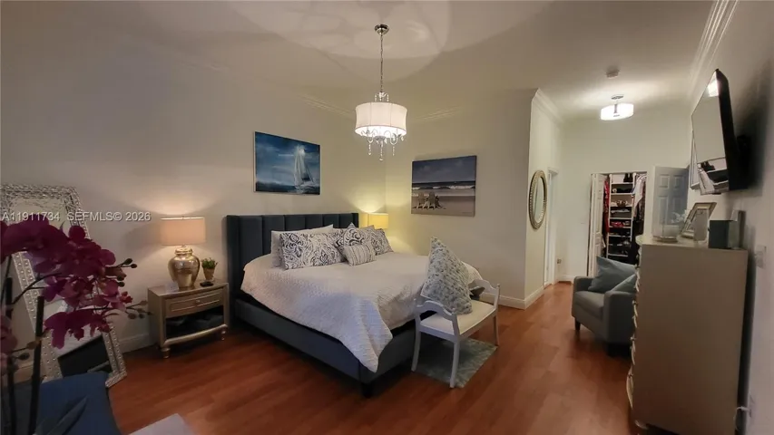 Master Bedroom, Split level, Picture 3