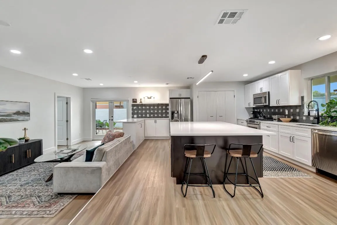 Kitchen/ Living Area