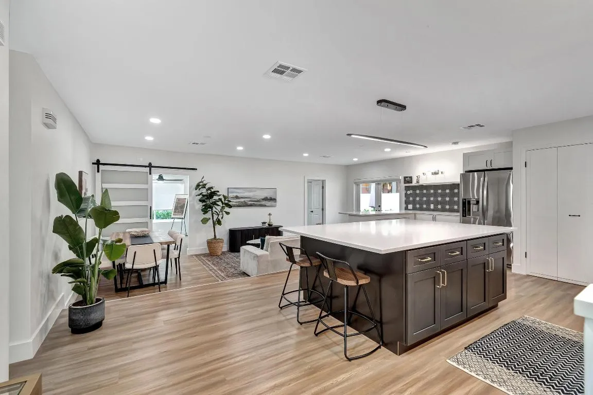 Kitchen/ Living Area