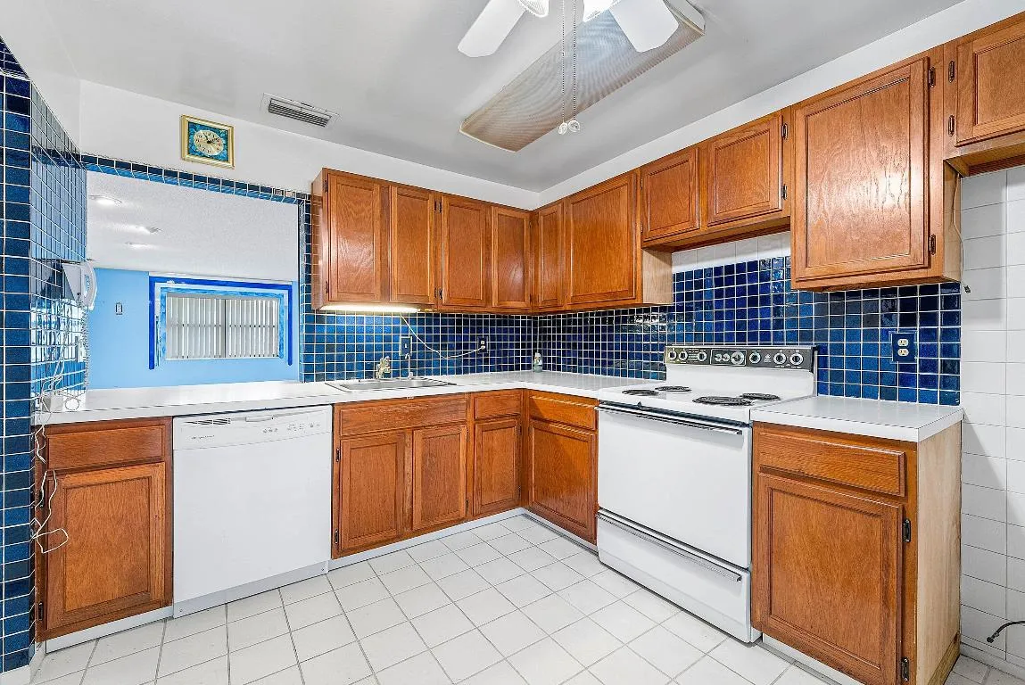 010-276BeaverDamCourt-RoyalPalmBeach-FL-