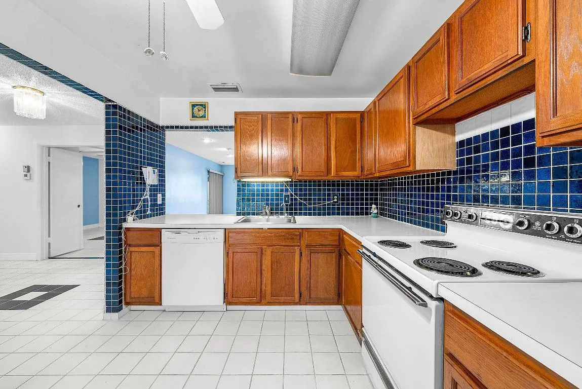 013-276BeaverDamCourt-RoyalPalmBeach-FL-