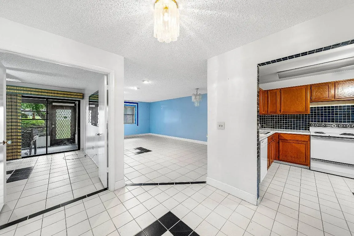 004-276BeaverDamCourt-RoyalPalmBeach-FL-