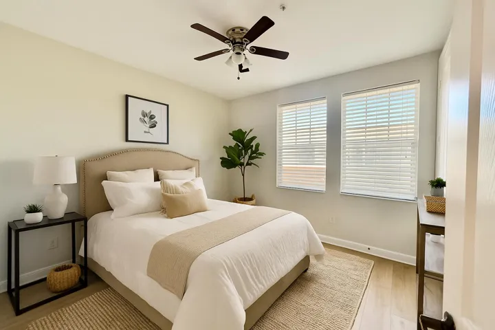 Guest bedroom.
