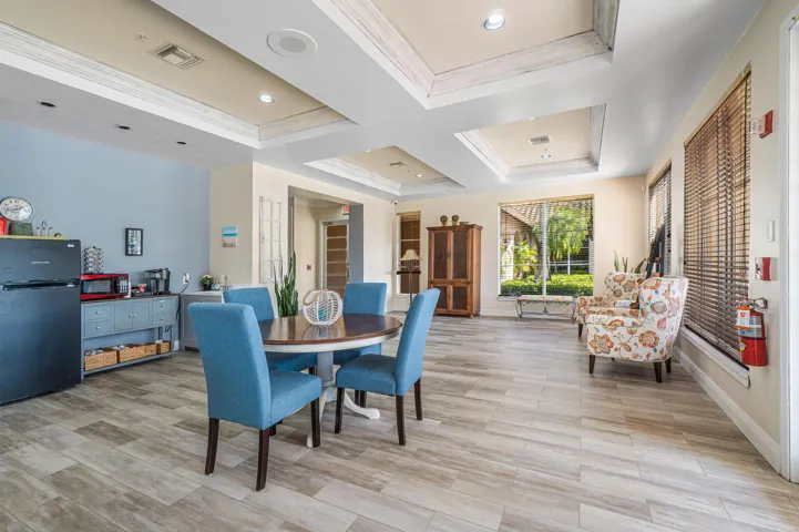 051-11770SaintAndrewsPlace-304-Wellingto