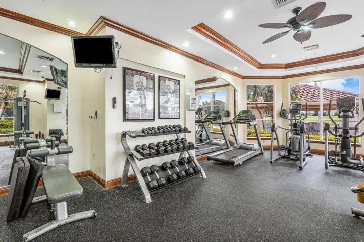 047-11770SaintAndrewsPlace-304-Wellingto