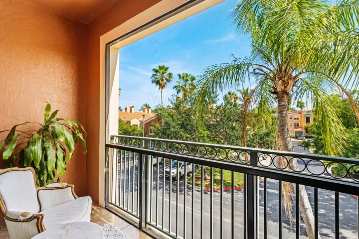 050-11770SaintAndrewsPlace-304-Wellingto