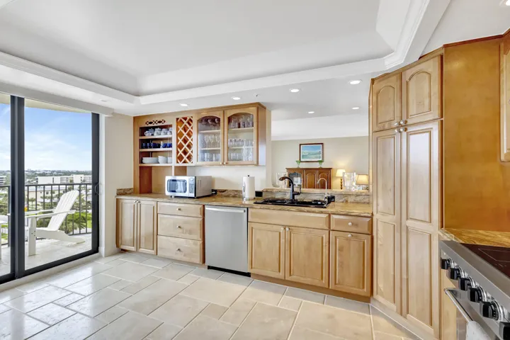 Kitchen w/Balcony
