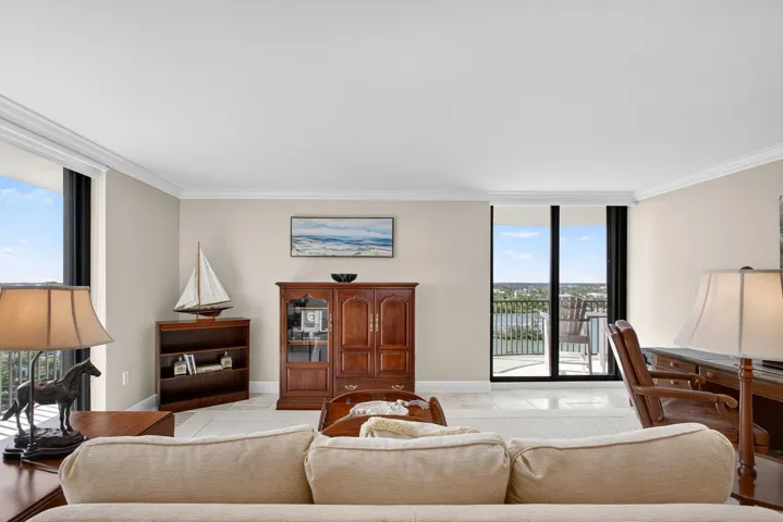 Den/Guest Bedroom 2