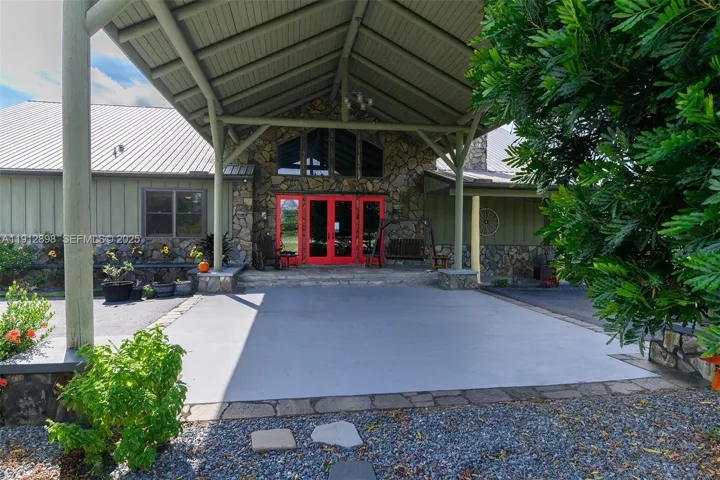 Porte-cochere