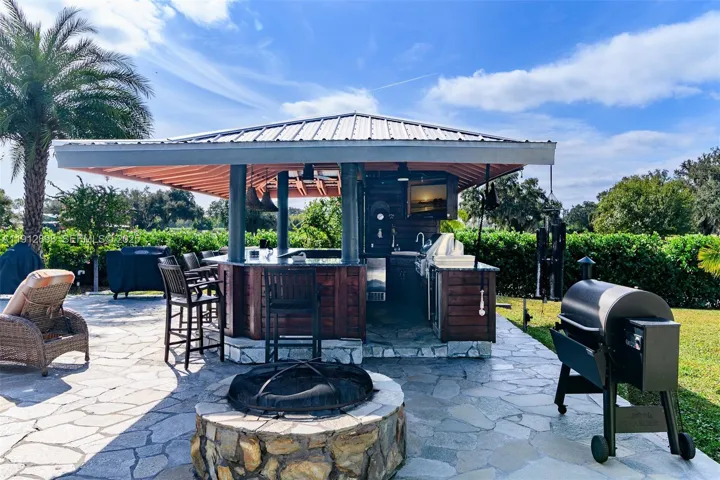 Covered kitchen bar outdoors