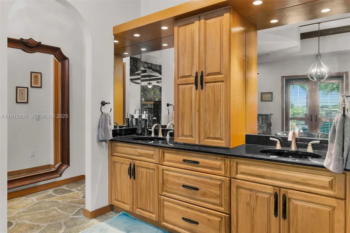 Master dual sinks