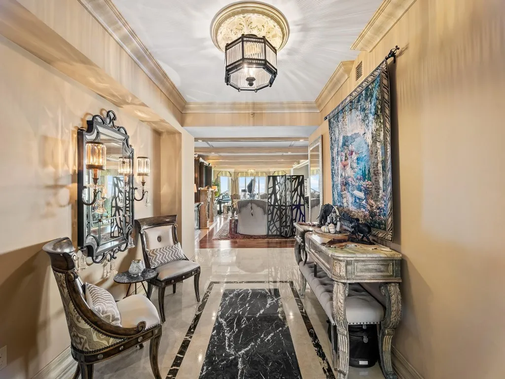 FOYER