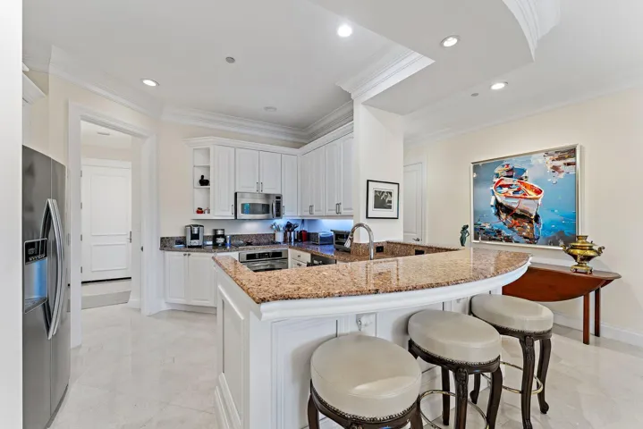 BREAKFAST BAR