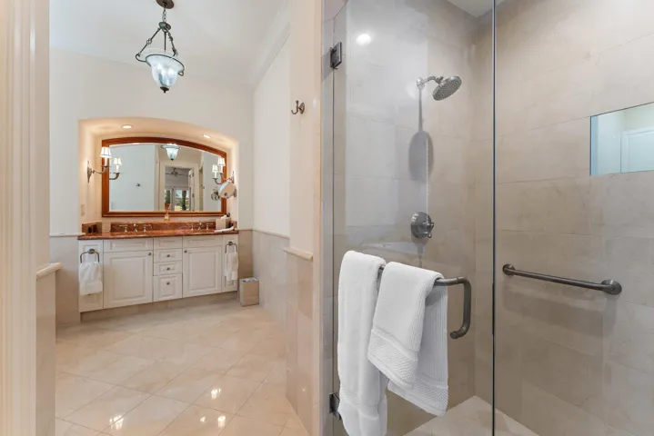 MASTER BATH I