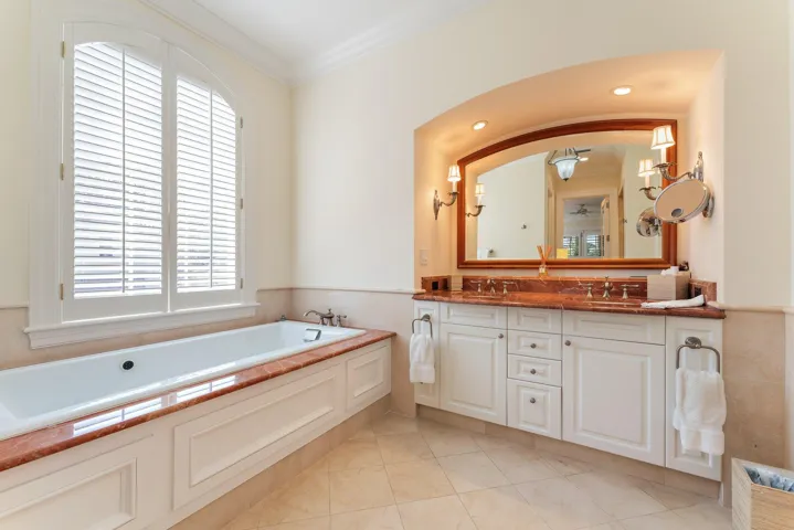 SPA TUB