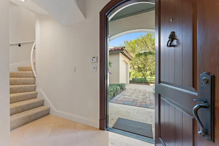 STAIRCASE TO SECOND LEVEL
