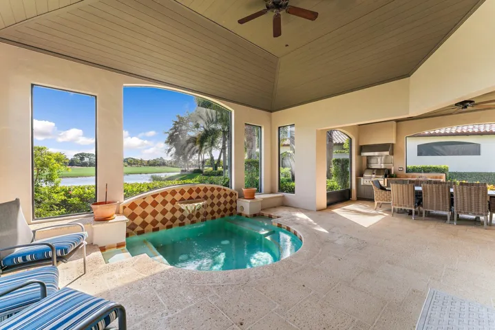 DINING AND LOUNGE AREA