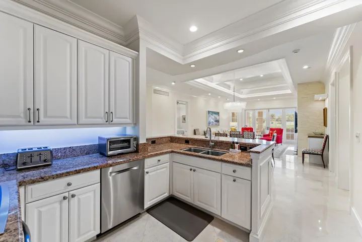OPEN KITCHEN TO FR