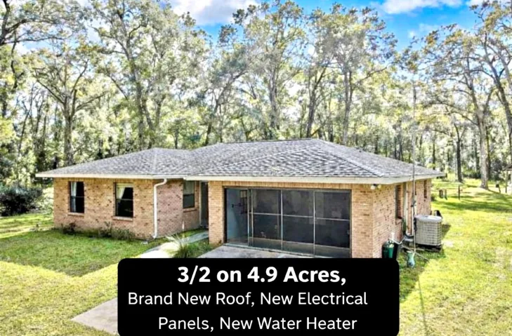3/2 on 4.9 acres. Fully fenced