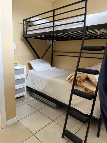 Den/Bedroom