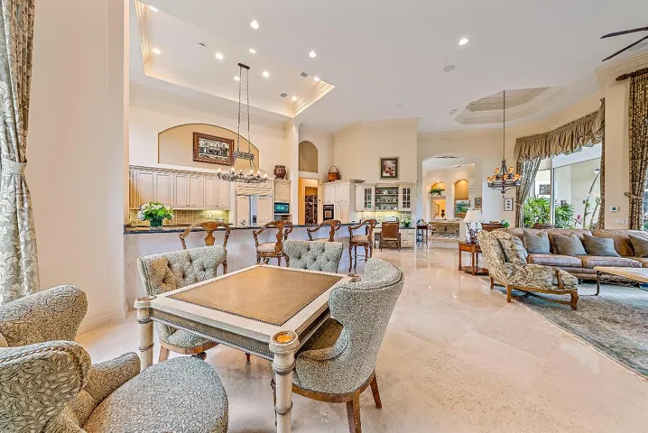 Family Room - Kitchen