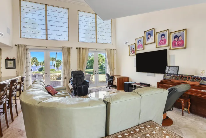 3343 S Indian River Dr Fort-large-010-05