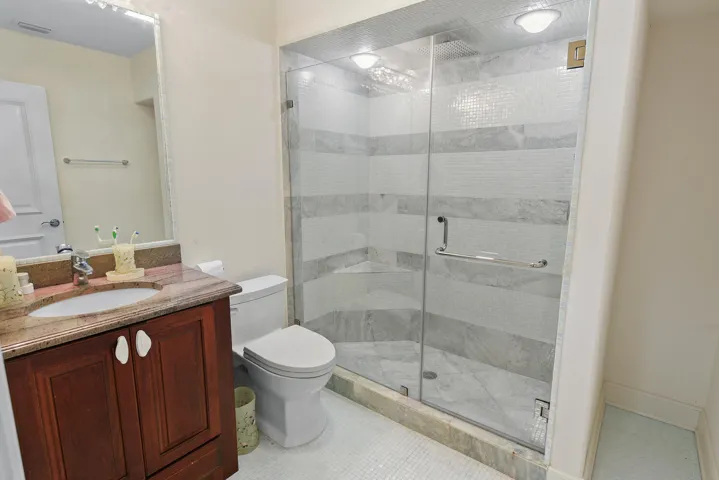 3343 S Indian River Dr Fort-large-032-05