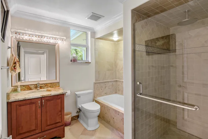 3343 S Indian River Dr Fort-large-020-04
