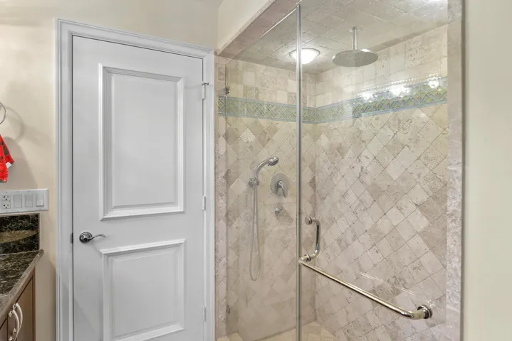 3343 S Indian River Dr Fort-large-035-05
