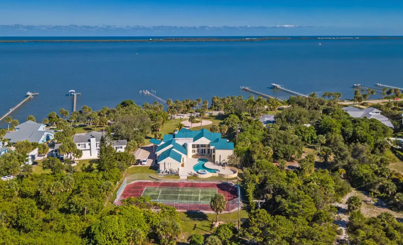 3343 S Indian River Dr Fort-large-053-00