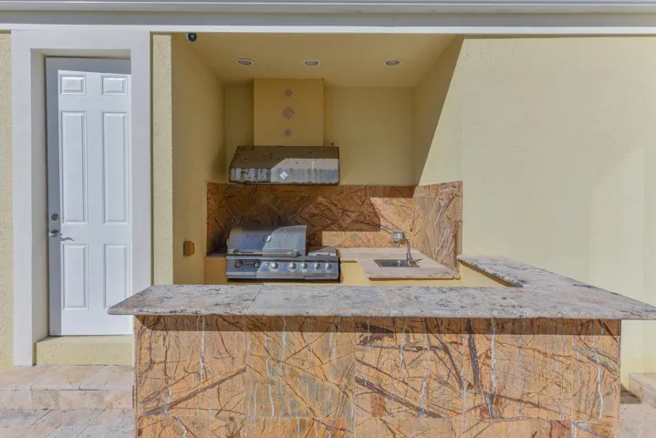 3343 S Indian River Dr Fort-large-047-02