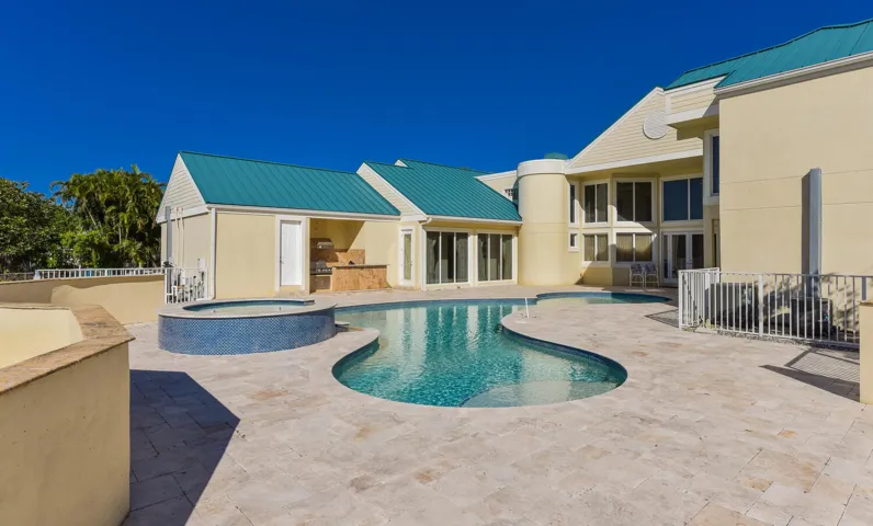 3343 S Indian River Dr Fort-large-045-02