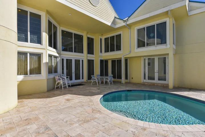 3343 S Indian River Dr Fort-large-042-02