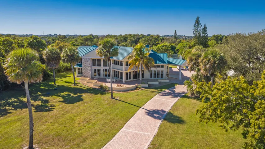 3343 S Indian River Dr Fort-large-063-01