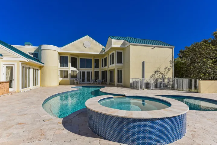 3343 S Indian River Dr Fort-large-046-02