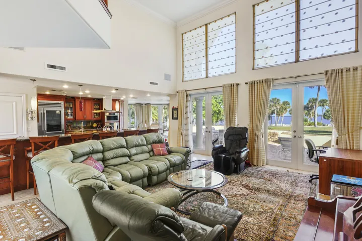 3343 S Indian River Dr Fort-large-011-03