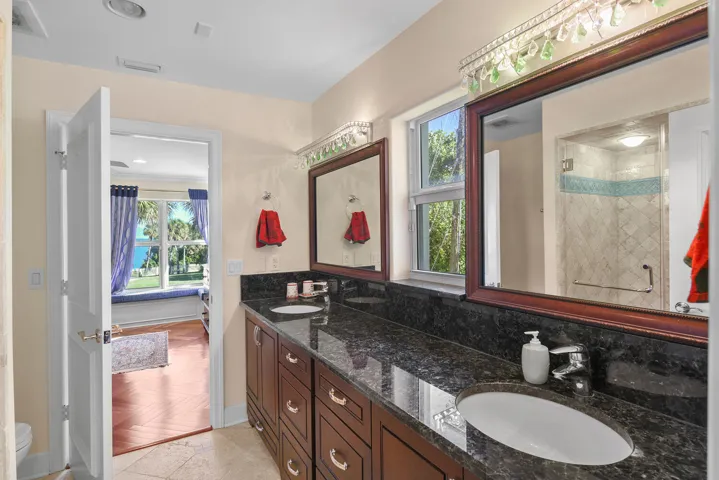 3343 S Indian River Dr Fort-large-034-04