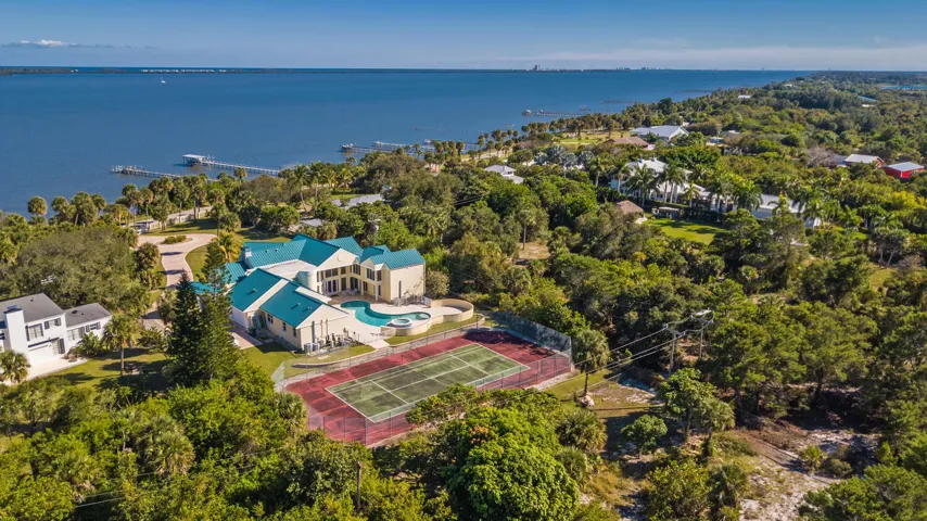 3343 S Indian River Dr Fort-large-051-01