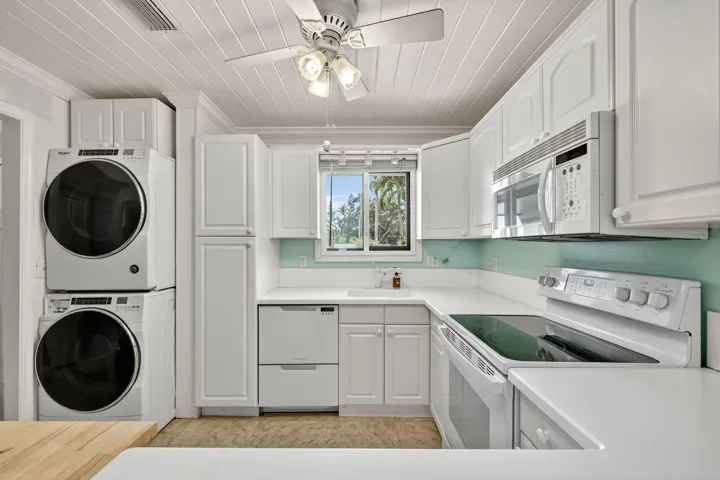 KITCHEN.............