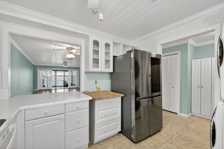 KITCHEN.........