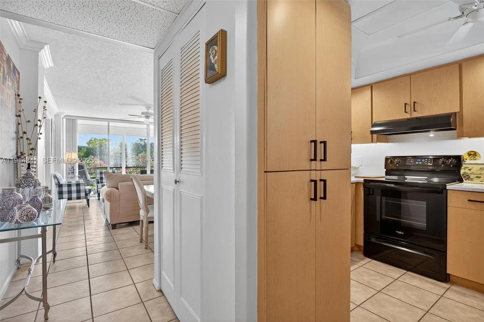 Entry/Kitchen