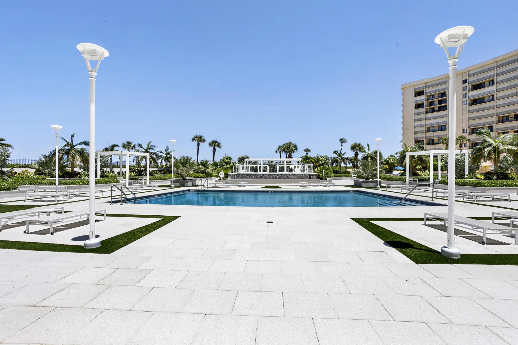 New Pool Deck / Spa / Gas Grill / Beach Access