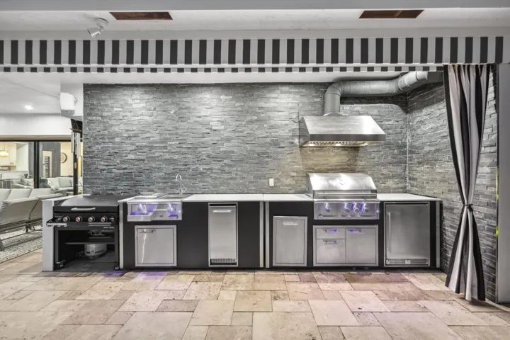 Outdoor Kitchen